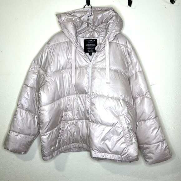 NWOT Torrid cropped hooded puffer jacket in Champagne Sz 3 winter coat neutral - Picture 2 of 7